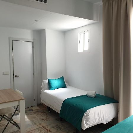 Apartamentos Dona Lola Севилья Экстерьер фото